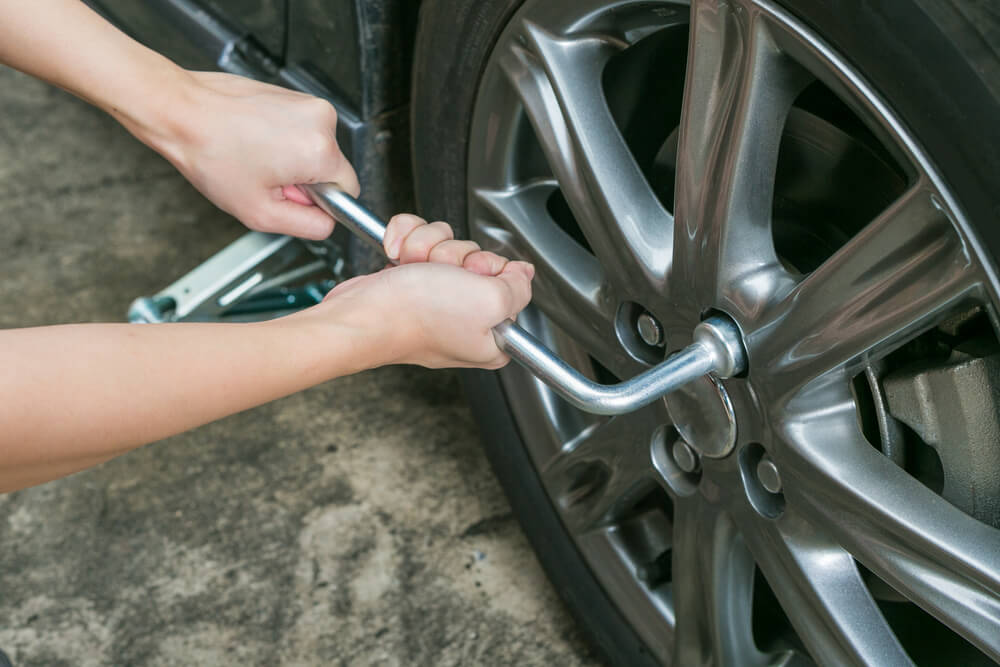 tools used to change a tire