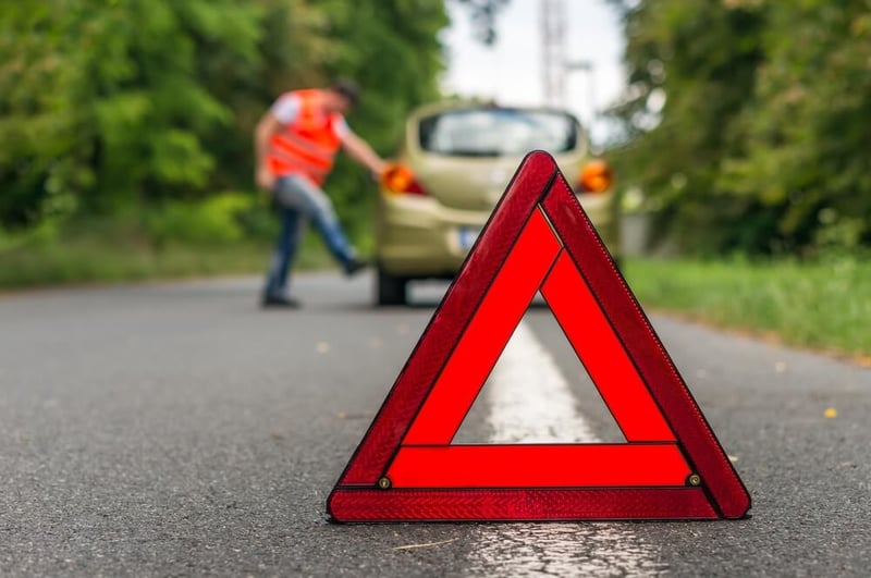 7 Vital Items You MUST Keep in Your Car to Be Prepared for Emergencies