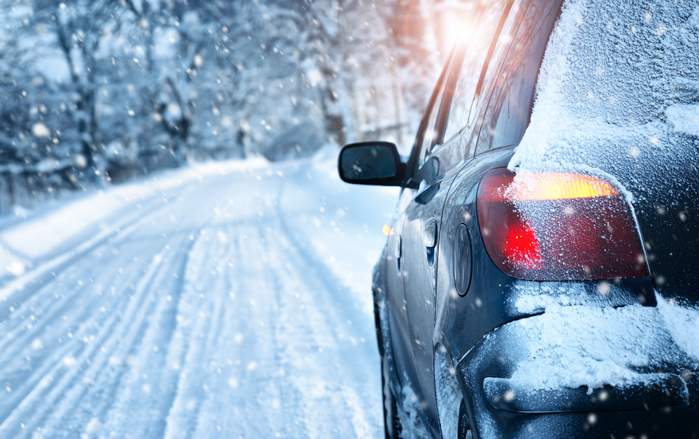 Cómo conducir de forma segura en la nieve y el hielo - Driving-Tests.org